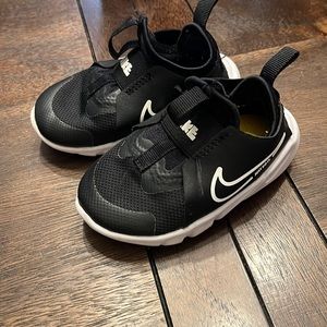 Black toddler nike flex